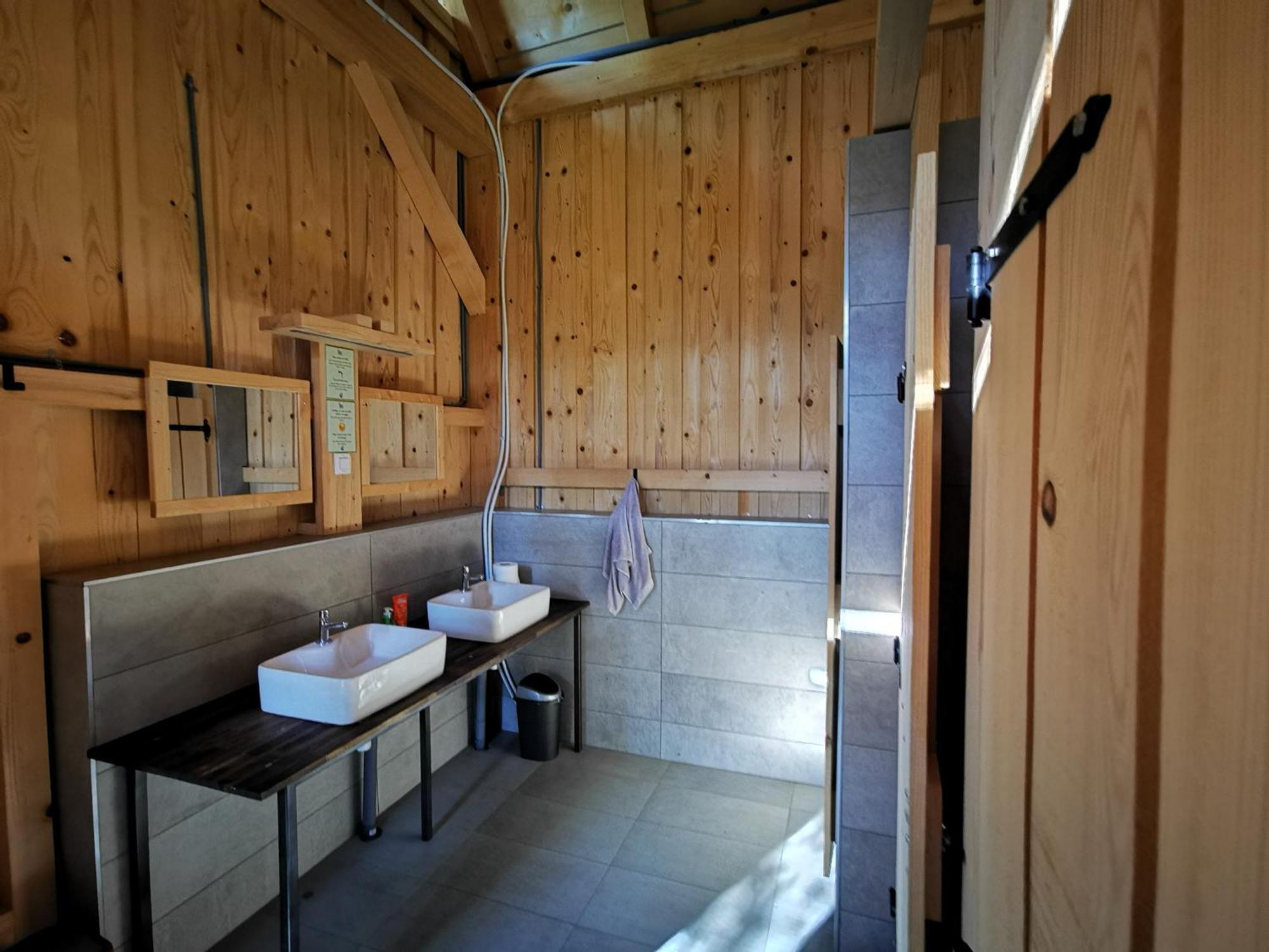 ホテル Kamp Beli Gaber Stari Trg pri Lozu エクステリア 写真